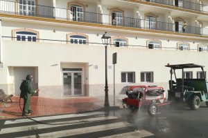 Trabajos de desinfección en las calles de Abla.