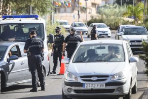 Uno de los controles de la Policía Local en los accesos de Almería.