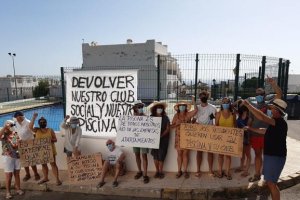 Los vecinos salieron el otro día a la calle para reivindicar el apoyo de las administraciones.