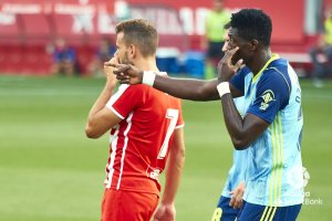 El central Valentine James Ozornwafor.