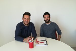 José María Azorín Hanke y David Leyva con la App de la Tapa Solidaria de Almería.