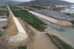 La desembocadura del Río Almanzora tras dotar de nuevas infraestructuras este punto.