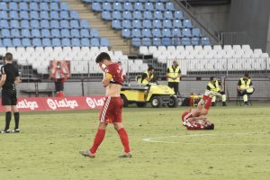 Decepción en los jugadores rojiblancos tras perder en semifinales.