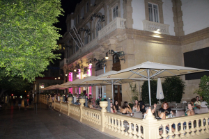 Terraza de Burana, situada en el Paseo de Almería.