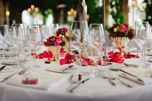 El novio de una boda celebrada en Murcia con 200 invitados ha dado positivo en coronavirus.