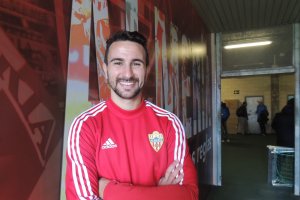 Juan Muñoz en el Estadio de los Juegos Mediterráneos con LA VOZ.