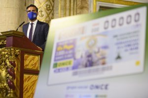Momento de la presentación del cupón de la ONCE protagonizado por la Virgen del Mar.