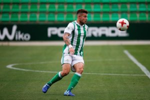 El delantero catalán con la camiseta del Real Betis.