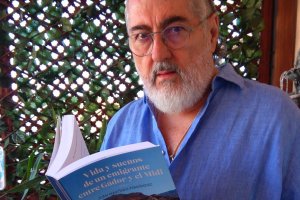 Juan Martínez Fernández, en Almería con su última novela.