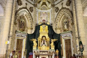 Altar de cultos en honor a la Virgen del Mar.
