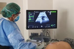 La OMS alerta de que las embarazadas tienen mayor riesgo de COVID-19 grave.