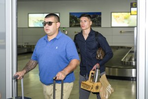 Edgardo Lasalvia y Darwin Núñez, en el aeropuerto de Almería.