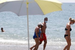 El caluroso mes de agosto está dejando numerosos positivos por coronavirus en Almería.