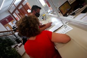 Recogida de firmas el pasado lunes en el municipio de Turre.