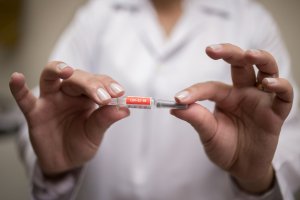 Una de las vacunas contra el coronavirus que se están testando en el mundo.