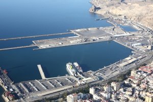 Imagen de archivo del Puerto de Almería.
