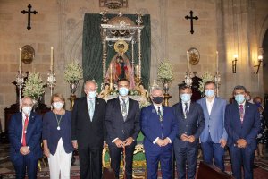 Amplia representación institucional asistió a la misa a la Patrona.