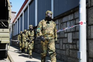 Militares para controlar el avance de la pandemia.