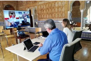 Sánchez y Belmonte en la reunión telemática sobre la evolución del Covid-19 en Almería.