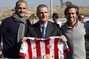Soriano y Corona con Antonio Belmonte en el homenaje que se le hizo en Viator.