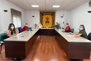 La reunión se ha mantenido en el salón de Plenos del Ayuntamiento.