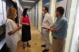 El alcalde, en uno de los centros.