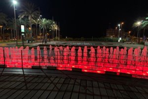 Las fuentes de la capital se han teñido de rojo.