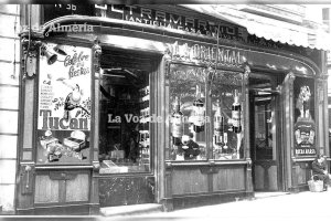La tienda de ‘La Oriental’ del  empresario Gervasio Losana destacaba en el Paseo, ocupando la esquina de la calle de Castelar.