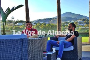 Mohamed El Assy con Mohamed Adel antes del partido con el Cádiz.