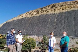 La delegada territorial de Fomento en su visita.