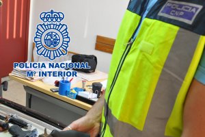 Arma intervenida a los guardianes de la plantación.