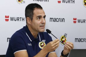 Velasco Carballo habló con los entrenadores de la LFP.