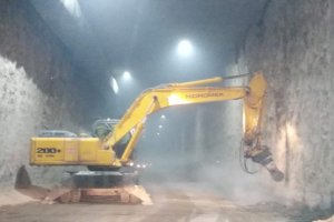 Interior del túnel del soterramiento en El Puche en el que se está trabajando