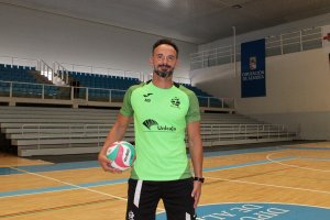 El gran entrenador y director deportivo del Unicaja Costa de Almería Volibol, Manolo Berenguel.