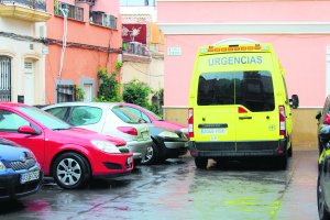 La plaza de Cepero, convertida actualmente en un indiscriminado aparcamiento de coches que tapona las salidas.