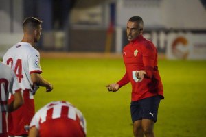 José Gomes ha trabajado e pretemporada para armar un bloque.