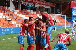 Los jugadores gallegos celebrando el gol de la victoria.
