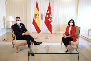 Reunión de Sánchez y Ayuso, este lunes, en Madrid.