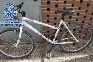 Bicicleta robada de un balcón.