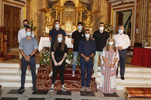Foto de familia en el santuario de la Virgen del Mar.