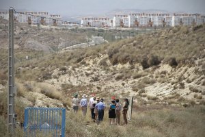 Visita de representantes de la Unión Europea a la zona contaminada de Palomares.