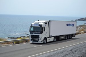 Flota compuesta por vehículos Euro VI e instalaciones autosuficientes de energía solar y  agua de lluvia.