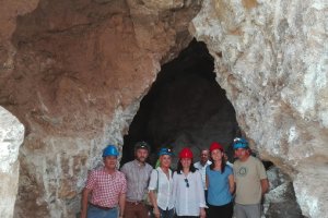 Visita del delegado de Economía (segundo por la izquierda) del anterior Gobierno andaluz a la mina en 2017 junto al alcalde y técnicos del proyecto.
