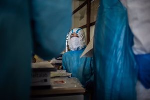 Los sanitarios almerienses, de los menos afectados por el coronavirus.