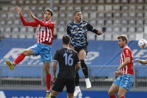Samú Costa en una jugada del Lugo-Almería.