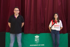 El concejal de Deportes de Turre, David Ruiz, junto a Aitana Portero.