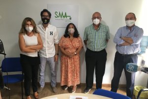 Miembros del Sindicato Médico con la parlamentaria Rosalía Espinosa.