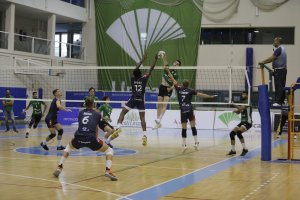 Equipo y afición van de la mano hacia la victoria.