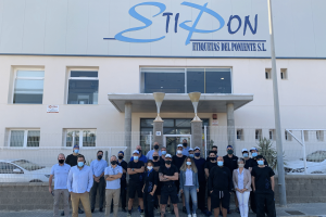 Trabajadores de la empresa ejidense Etipon.