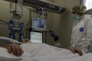 Un paciente ingresado en la UCI, en una imagen de archivo.